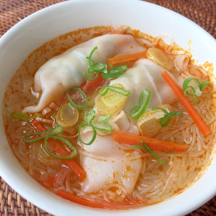 トムヤムクン風♪水餃子スープ